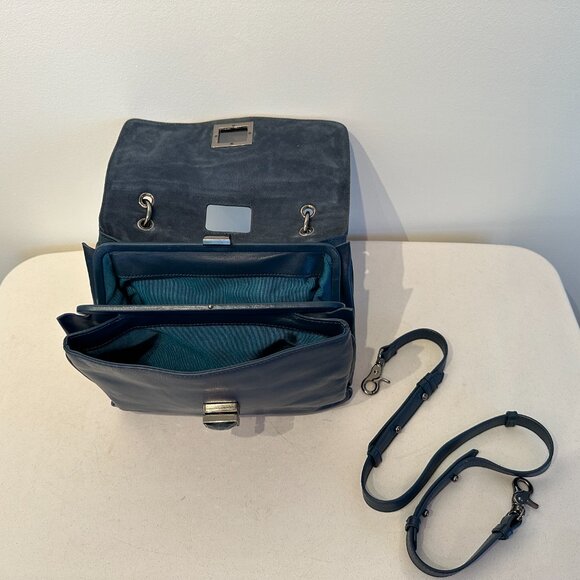 Elegant Blue Leather Handbag - Picture 6 of 8